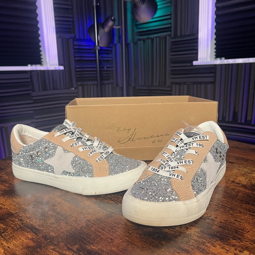 Vintage Havana Tennis Shoes. Size 6.